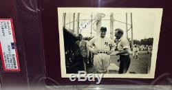 1938 Lou Gehrig Photo Dédicacée En Uniforme Avec Une Grande Yankees Provenance Psa / Adn