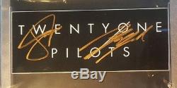 21 Twenty One Pilots Tyler Joseph Signé Autographié Autocollant Psa / Adn Authentique