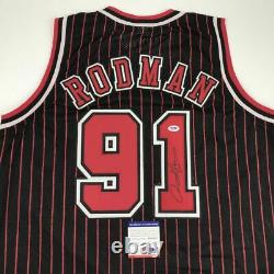 Autographié/signé Dennis Rodman Chicago Pinstripe Basketball Jersey Psa/dna Coa