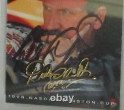 Carte autographiée de Dale Earnhardt aux roues de 1998 - authentique PSA/DNA Auto Incroyable