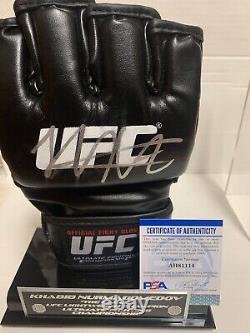 Gant Khabib Nurmagomedov dédicacé UFC PSA/DNA COA avec étui gratuit.