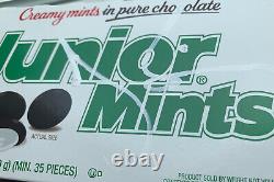 Jerry Seinfeld a signé une boîte de Junior Mints authentique avec certificat d'authenticité PSA/DNA.