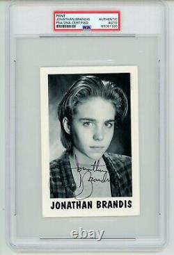 Jonathan Brandis a signé une photo de presse originale autographiée, encadrée par PSA DNA