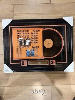 Kanye West a signé autographié l'album vinyl 'The Life Of Pablo' encadré PSA/DNA.