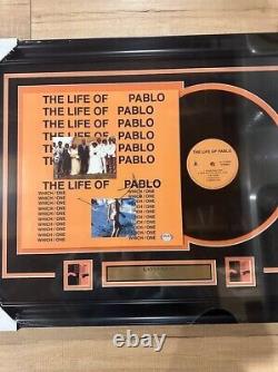 Kanye West a signé autographié l'album vinyl 'The Life Of Pablo' encadré PSA/DNA.
