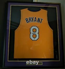 Lakers Kobe Bryant Autographed Signé Encadré Maillot Jaune Psa/adn B11902 #8 Coa