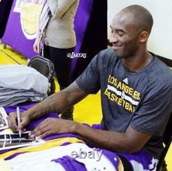 Lakers Kobe Bryant Autographed Signé Encadré Maillot Jaune Psa/adn B11902 #8 Coa