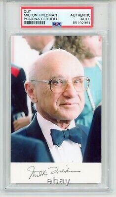 Photo charmante signée autographiée par Milton Friedman, certifiée PSA DNA encadrée.