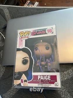 Pop Funko de Paige signé PSA/DNA Témoin