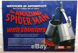 Rare Signé Stan Lee Spider-man Full Sized Métal Web Tireurs Prop Psa / Adn Coa