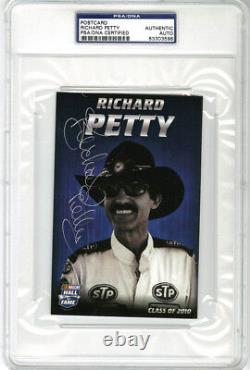 Richard Petty Signé Nascar Hall Of Fame Classe 2010 Carte Postale Psa/adn Autographé