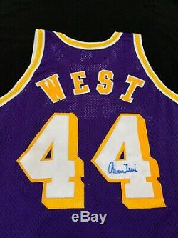 Signé Jerry Ouest Champion Lakers Jersey Auto Loin Authentique Psa / Adn Autograph