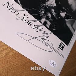 Signé Neil Young Autographié Psa/adn Certifié Coa Loa 8x10 Photo Rare