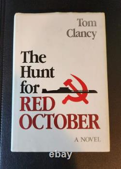 Tom Clancy a signé La Chasse au mois d'octobre rouge 1984 1ère édition. Autographié PSA DNA