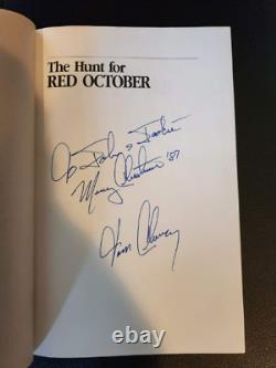 Tom Clancy a signé La Chasse au mois d'octobre rouge 1984 1ère édition. Autographié PSA DNA