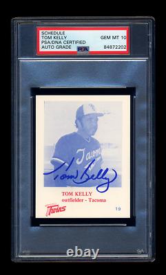 Tom Kelly a signé en 1975 les cartes des Tacoma Twins, ligue mineure, autographiées PSA/DNA Gem Mint 10.